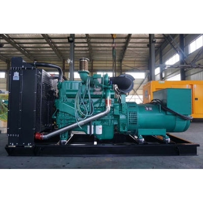 400KW玉柴柴油發(fā)電機組-玉柴6缸柴油機YC6MJ600-D30柴油發(fā)電機組缸徑/行程：131/145mm,柴油發(fā)電機組水冷發(fā)動機功率441KW,柴油發(fā)電機組配套馬拉松斯坦福發(fā)電機。廠價直銷歡迎選購：13773399855。