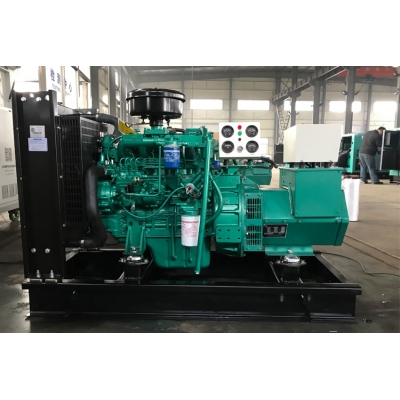 25KW玉柴柴油發(fā)電機組-玉柴4缸柴油機YCD4R12D-40,柴油發(fā)電機組缸徑/行程：98/115mm,柴油發(fā)電機組水冷發(fā)動機功率33KW,柴油發(fā)電機組配套馬拉松斯坦福發(fā)電機。廠價直銷歡迎選購：13773399855。