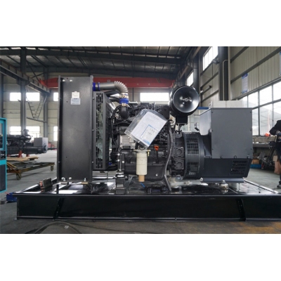 100kw上柴動(dòng)力柴油發(fā)電機(jī)組-上柴股份4缸柴油機(jī)4HTAA4.3-G35柴油發(fā)電機(jī)組,缸徑/行程：105/124mm,柴油發(fā)電機(jī)組水冷發(fā)動(dòng)機(jī)功率117KW,柴油發(fā)電機(jī)組配套馬拉松斯坦福發(fā)電機(jī)。廠價(jià)直銷歡迎選購：13773399855。